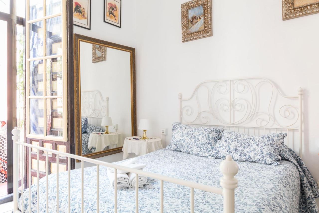 Hostel Patio 19 Malaga Ngoại thất bức ảnh