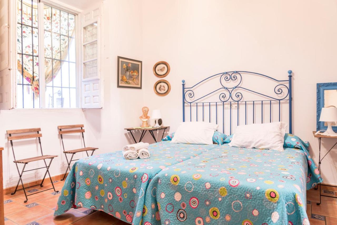 Hostel Patio 19 Malaga Ngoại thất bức ảnh